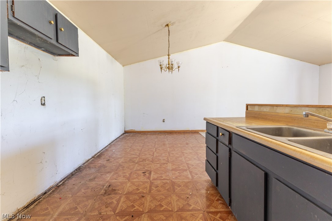 102 Mynster Lane Richmond OH 43944