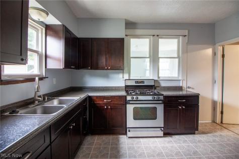 1869 Springfield Center Road Akron OH 44312