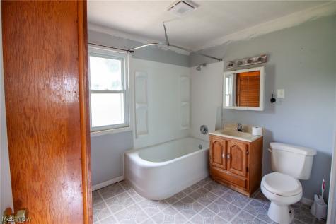 1869 Springfield Center Road Akron OH 44312