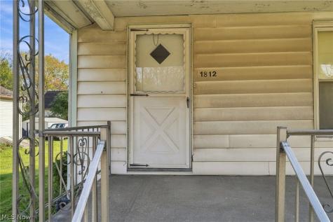 1812 Waynesburg Drive SE Canton OH 44707