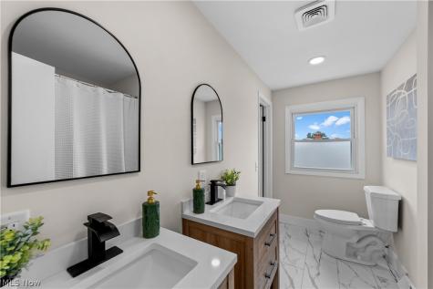 6881 Lantern Lane Parma Heights OH 44130