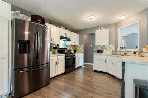 6470 Pilot Knob Avenue NE Louisville OH 44641
