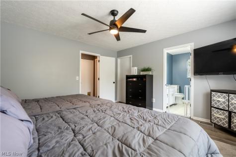 6470 Pilot Knob Avenue NE Louisville OH 44641