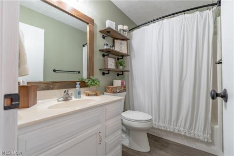 6470 Pilot Knob Avenue NE Louisville OH 44641