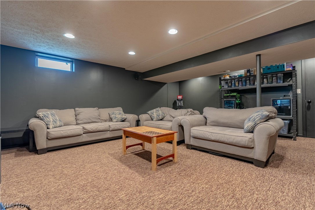 6470 Pilot Knob Avenue NE Louisville OH 44641