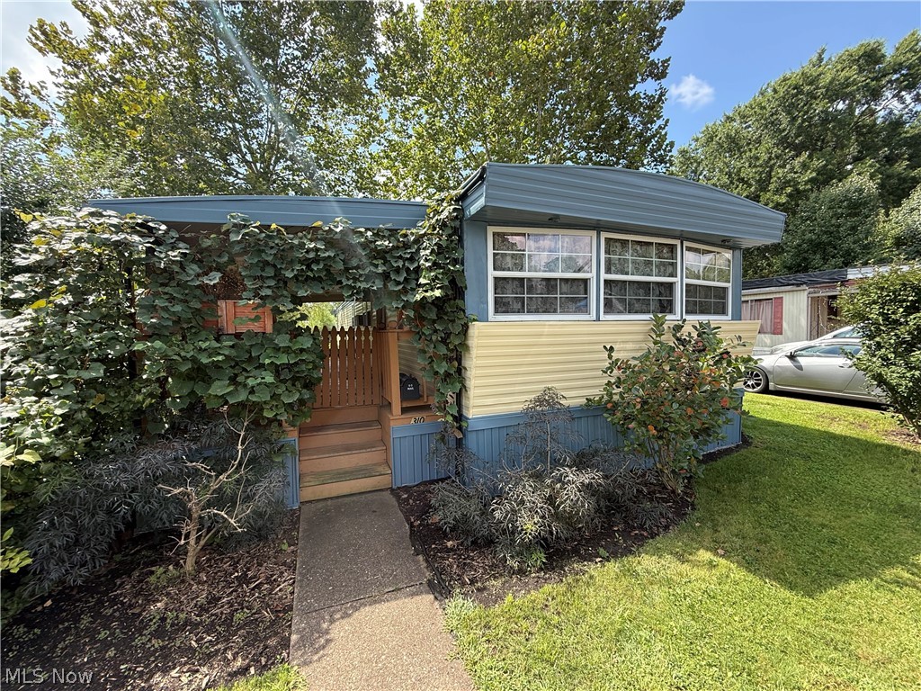 310 Gulf Stream Lane SE New Philadelphia OH 44663