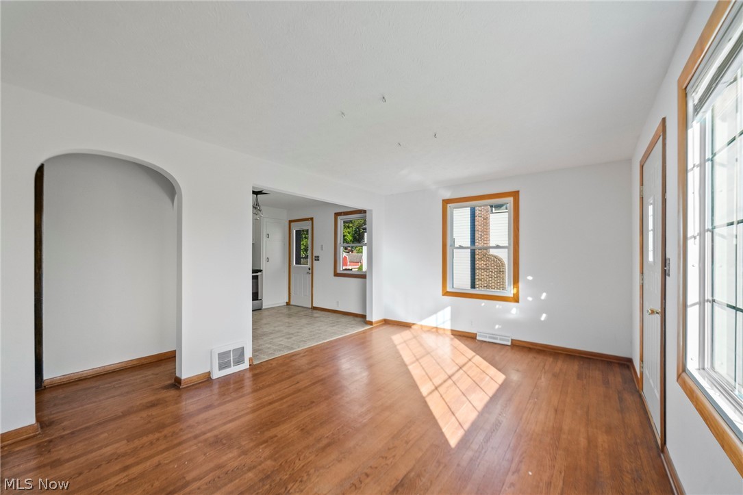 1427 E Broad Louisville OH 44641