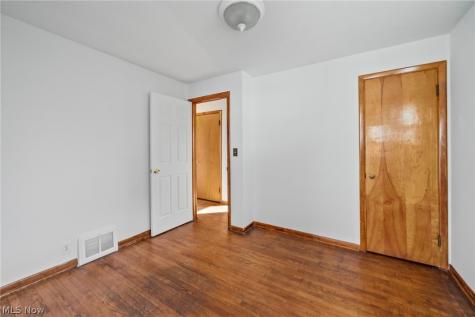 1427 E Broad Louisville OH 44641