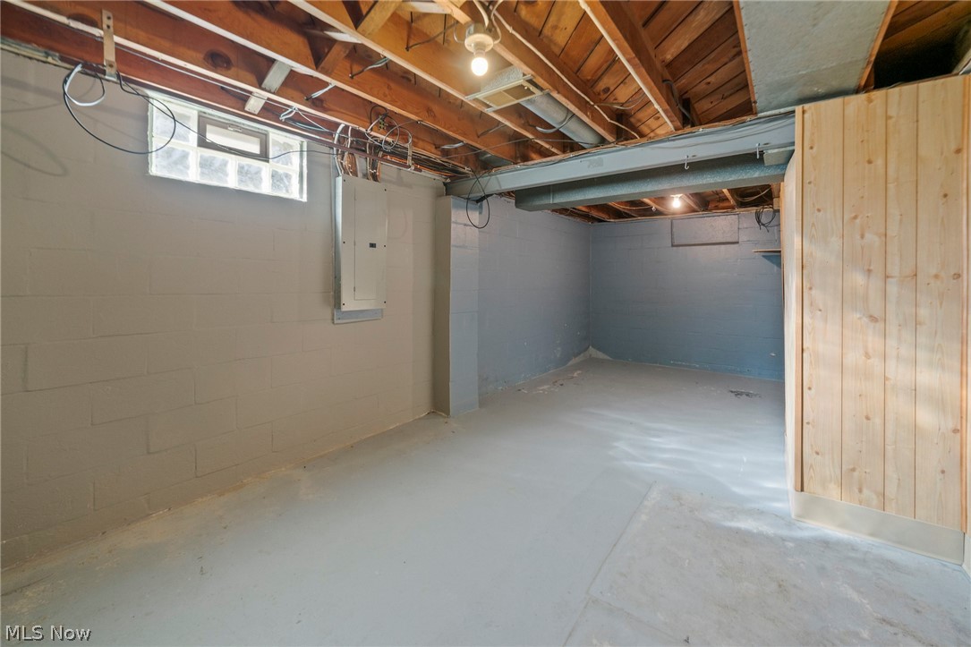 1427 E Broad Louisville OH 44641