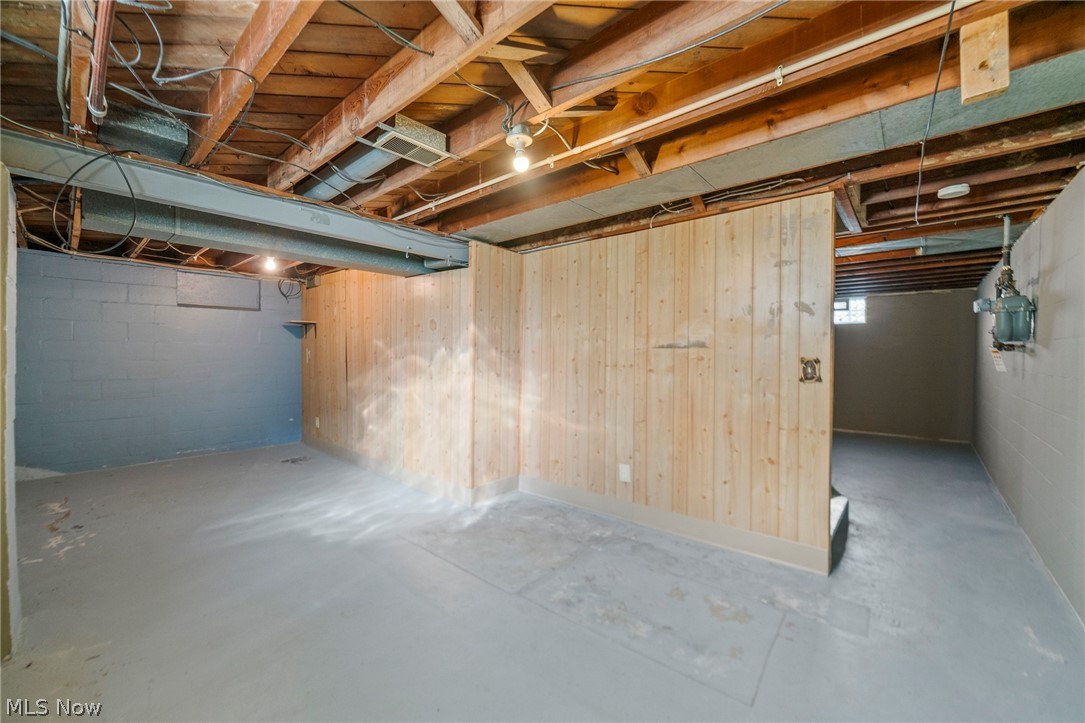 1427 E Broad Louisville OH 44641
