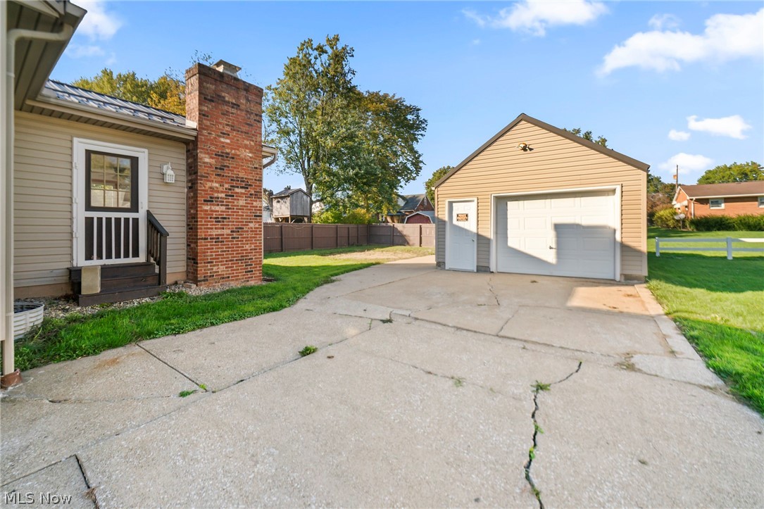 1427 E Broad Louisville OH 44641