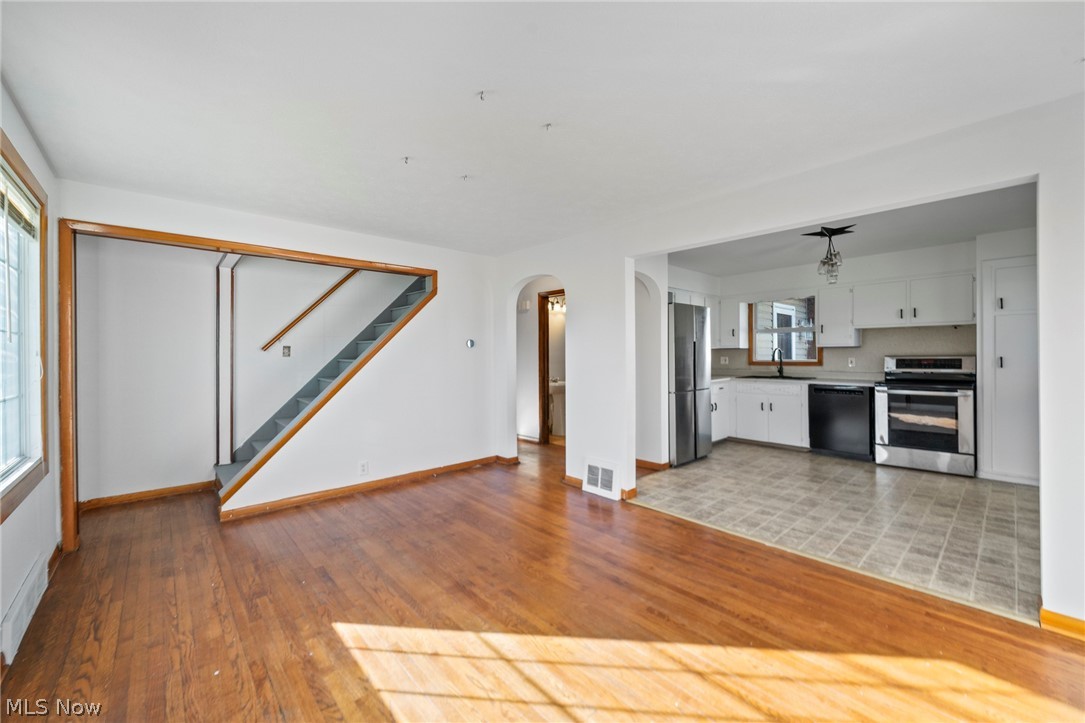 1427 E Broad Louisville OH 44641