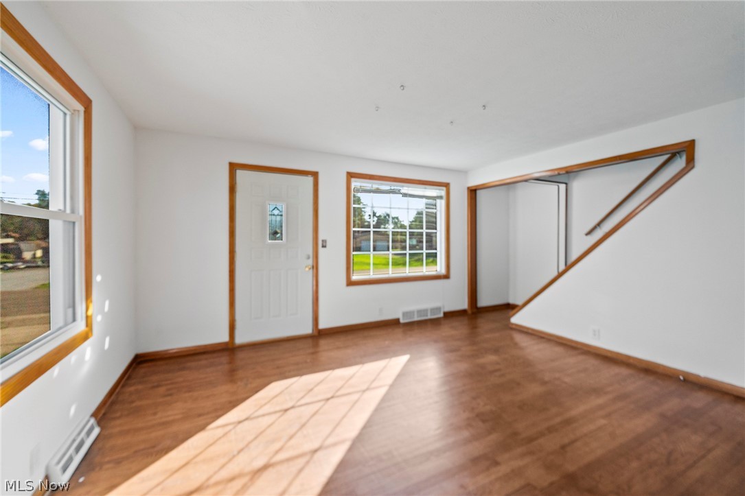 1427 E Broad Louisville OH 44641