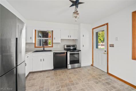 1427 E Broad Louisville OH 44641