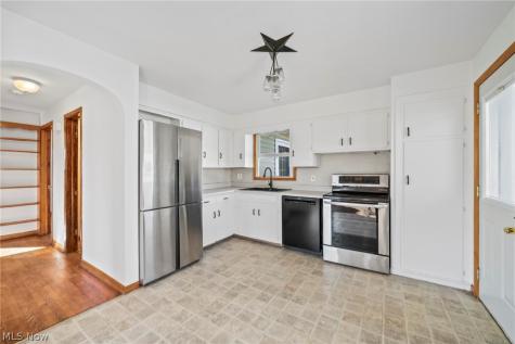 1427 E Broad Louisville OH 44641