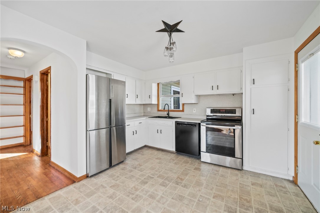 1427 E Broad Louisville OH 44641