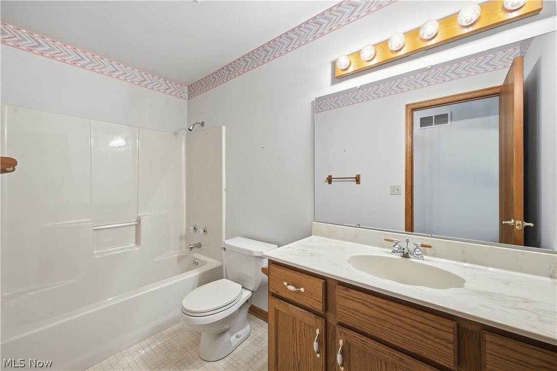 204 Colonial Drive Canfield OH 44406