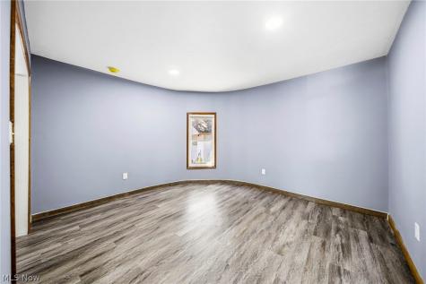 470 S Saint Clair Street Painesville OH 44077