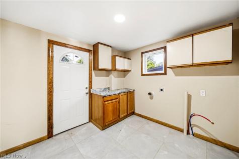 470 S Saint Clair Street Painesville OH 44077