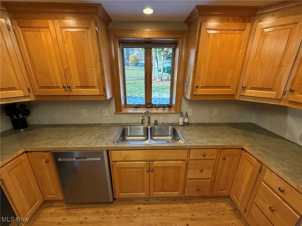 9201 N Shore Drive NE Mineral City OH 44656