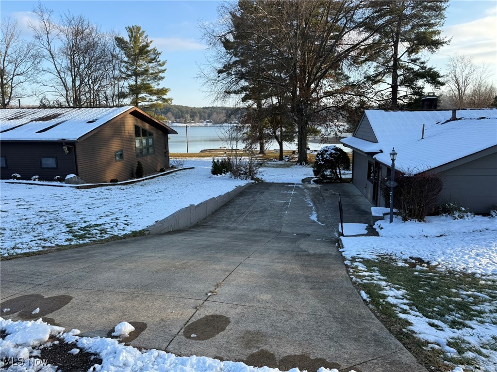 9201 N Shore Drive NE Mineral City OH 44656