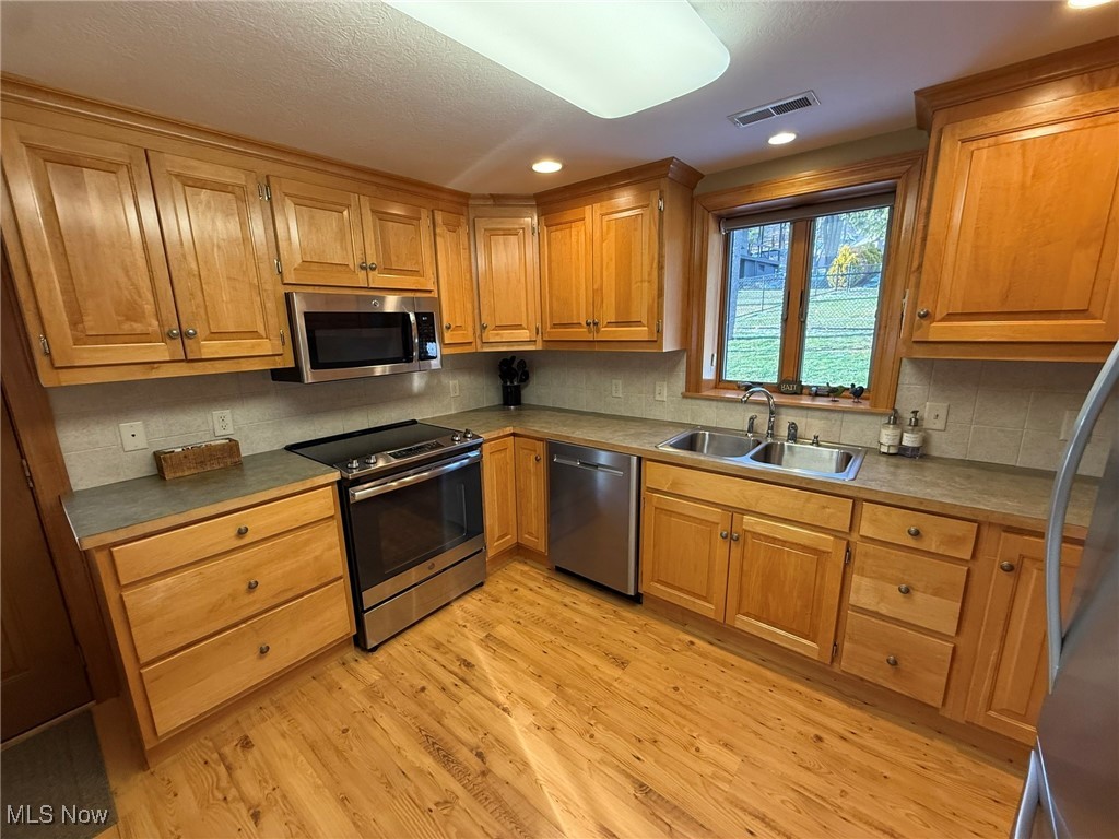 9201 N Shore Drive NE Mineral City OH 44656