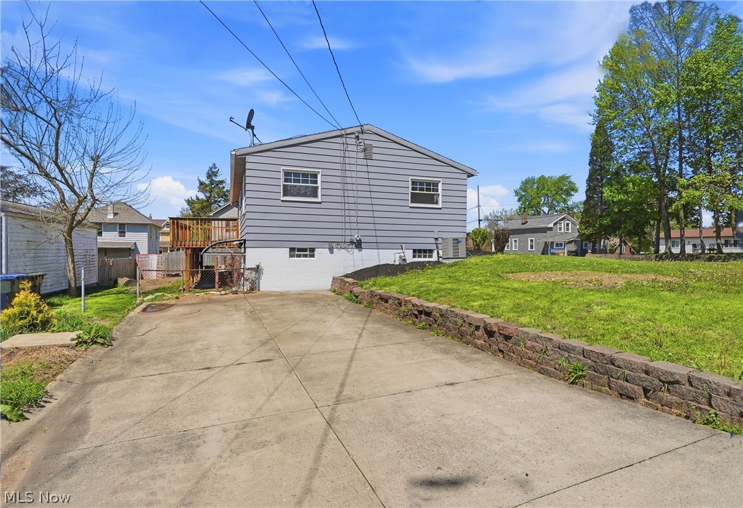 1762 Underwood Street Cuyahoga Falls OH 44221