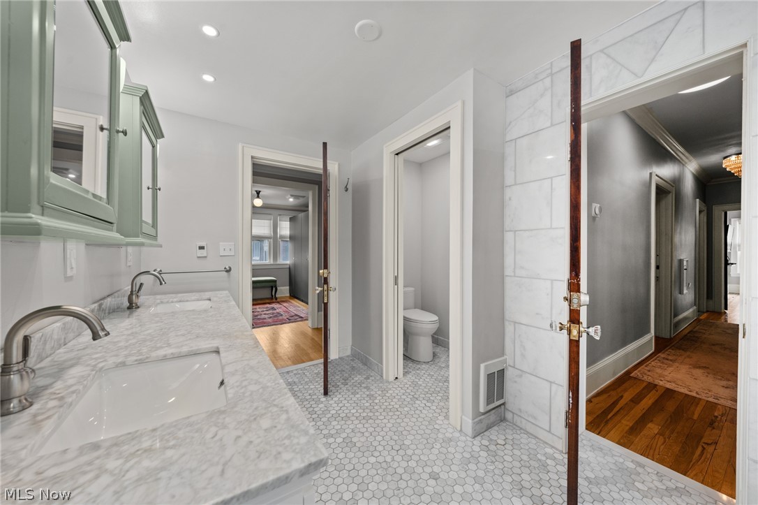 2401 Coventry Road Cleveland Heights OH 44118