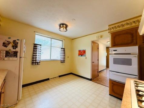 7586 S Tamarack Drive Parma OH 44134