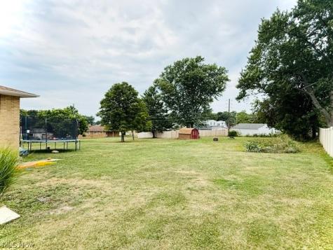 7586 S Tamarack Drive Parma OH 44134