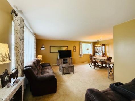 7586 S Tamarack Drive Parma OH 44134