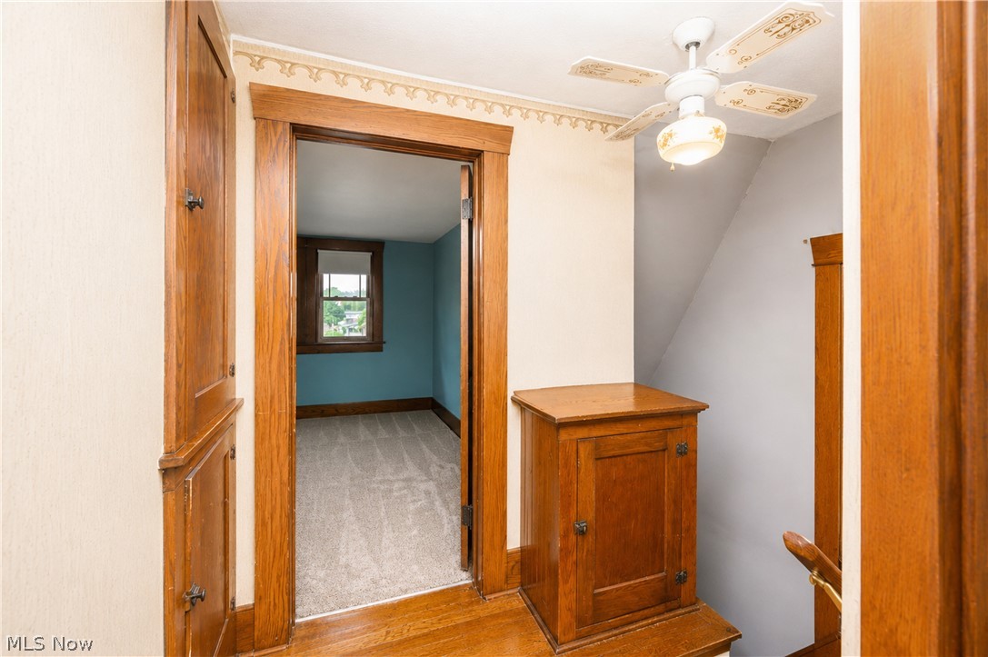 139 East Avenue NE Tuscarawas OH 44682
