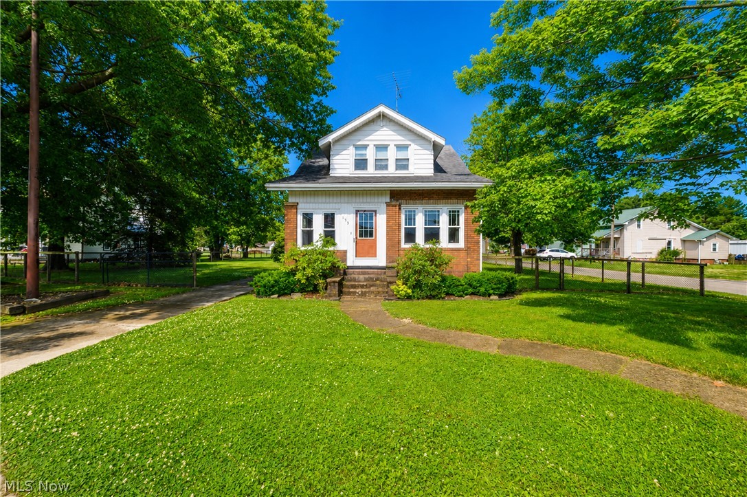 139 East Avenue NE Tuscarawas OH 44682