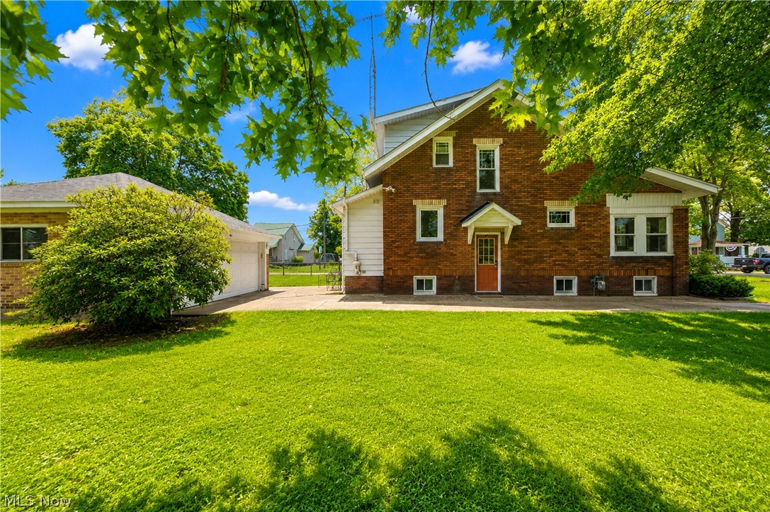 139 East Avenue NE Tuscarawas OH 44682