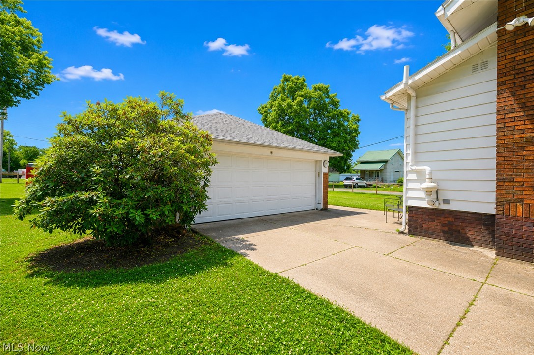 139 East Avenue NE Tuscarawas OH 44682