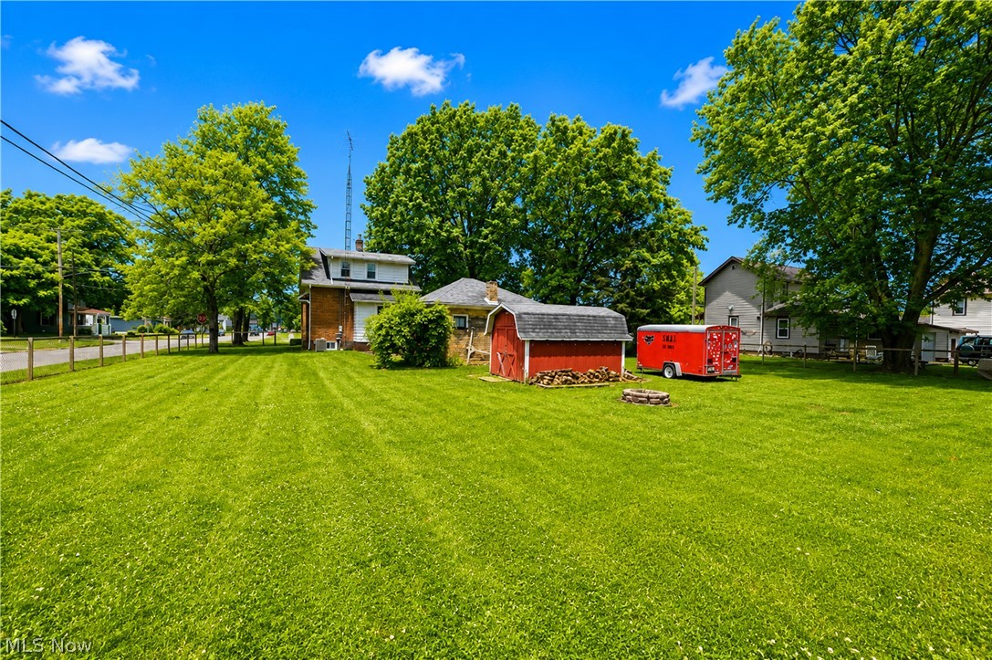 139 East Avenue NE Tuscarawas OH 44682