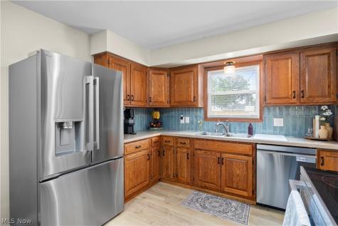 839 Delaware Avenue Elyria OH 44035