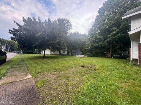 1316 Saint Elmo Avenue NE Canton OH 44705