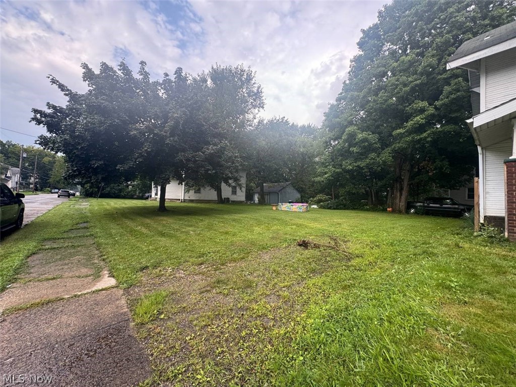 1316 Saint Elmo Avenue NE Canton OH 44705