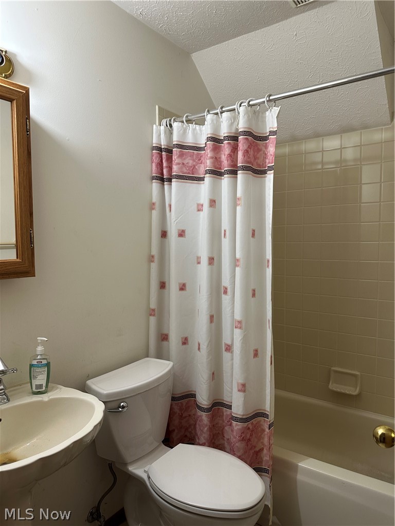25235 Suwanee Avenue Oakwood OH 44146