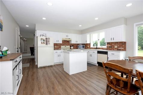 9887 Fox Knoll Drive Orrville OH 44667