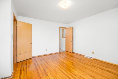 6879 Middlebrook Boulevard Middleburg Heights OH 44130