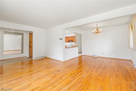 6879 Middlebrook Boulevard Middleburg Heights OH 44130