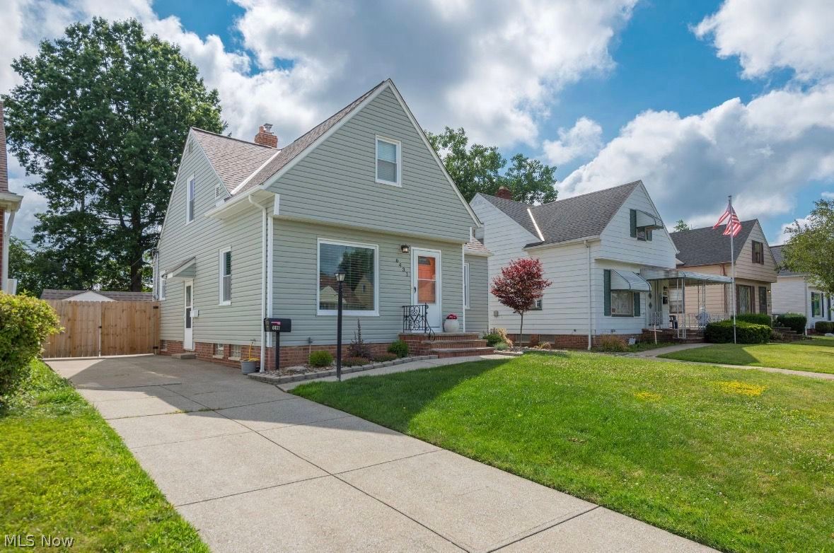 6431 Keltonshire Road Parma OH 44129