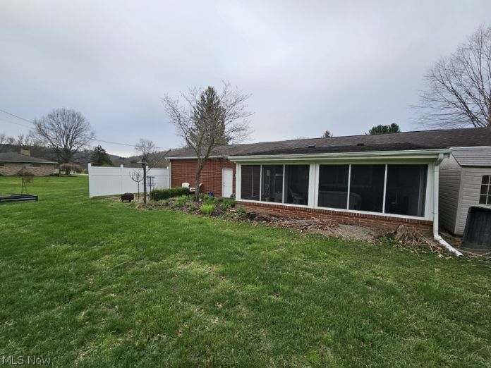 1606 Baltzley Valley Road SE New Philadelphia OH 44663