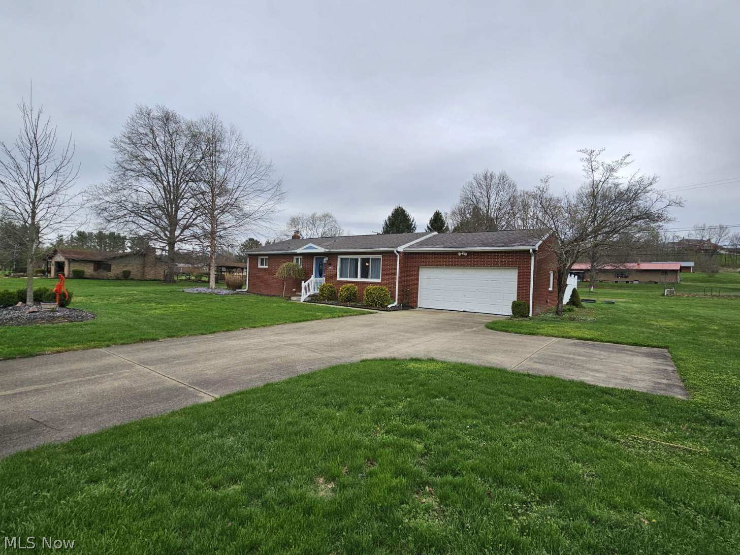 1606 Baltzley Valley Road SE New Philadelphia OH 44663