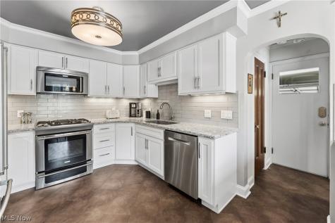 70 S Meadowcroft Drive Akron OH 44313