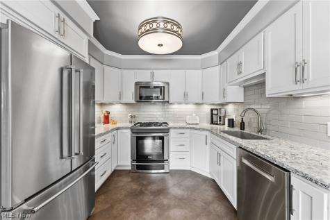70 S Meadowcroft Drive Akron OH 44313