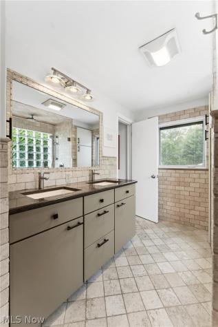 70 S Meadowcroft Drive Akron OH 44313