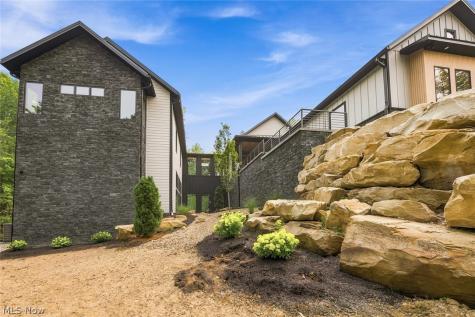 2324 Hard Rock Way Hinckley OH 44233